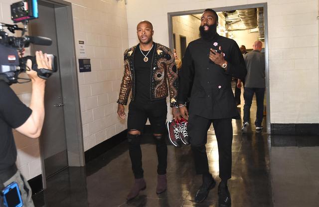 弗赖堡4-0大胜美因茨，奥斯特哈格、曼赞比建功（弗赖堡4-0完胜美因茨，奥斯特哈格与曼赞比相继破门）