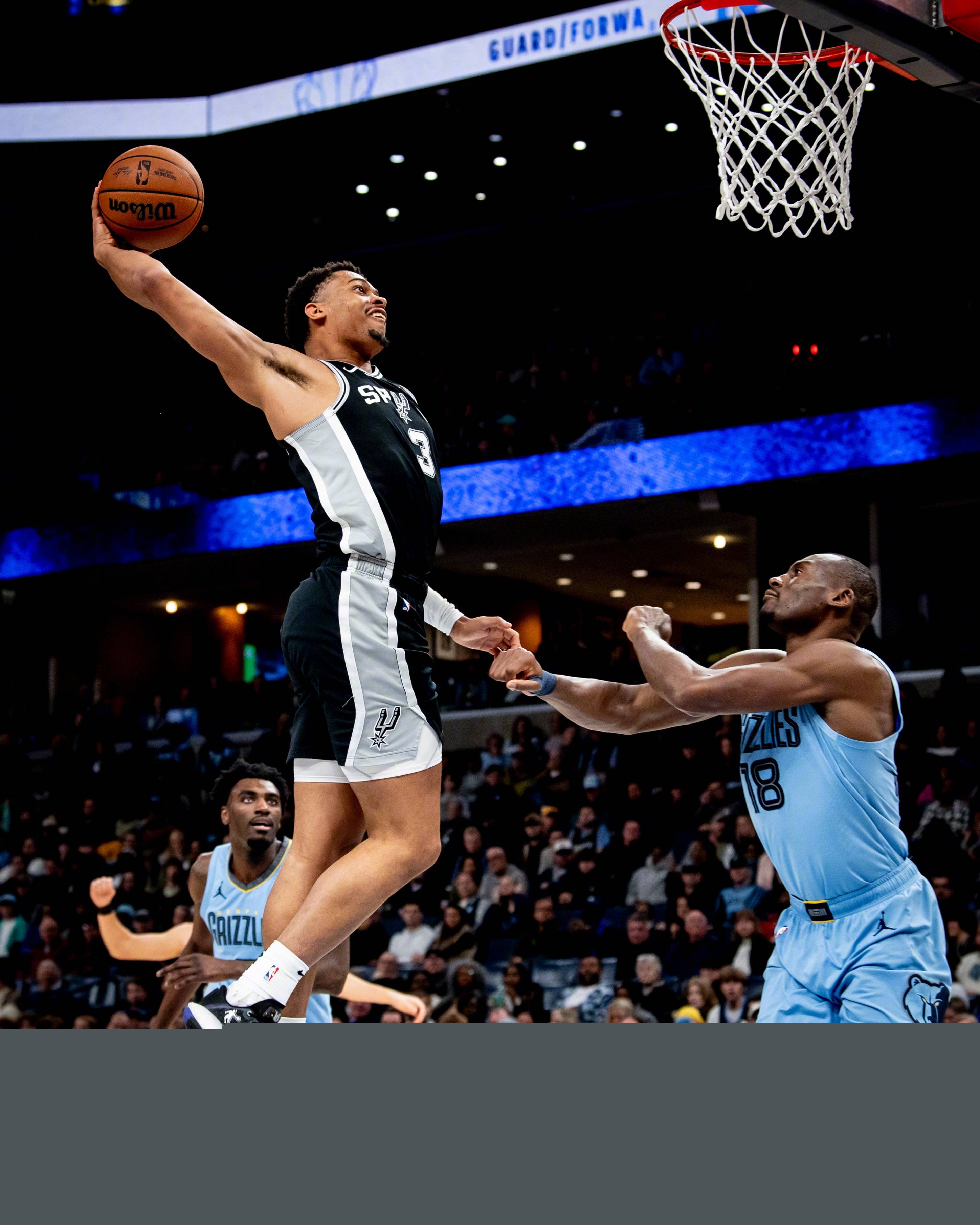 致敬，若塔兄弟前东家贡多马尔在球衣上印了他们的头像和名字（贡多马尔向若塔兄弟致敬：球衣印上两人头像与姓名）