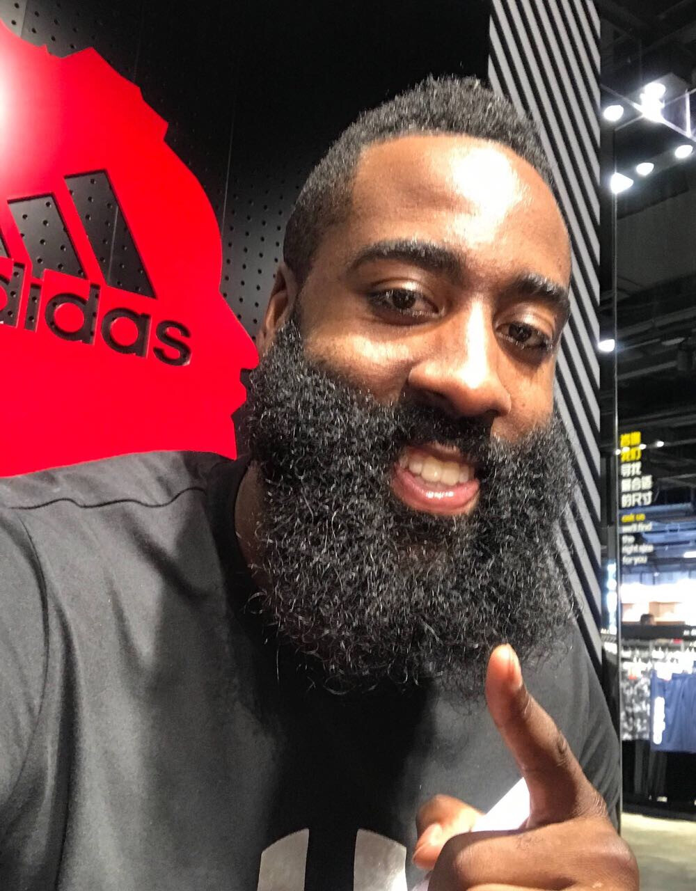 欧冠淘汰赛前瞻：曼联对阵巴黎,（欧冠淘汰赛焦点战：曼联迎战巴黎）