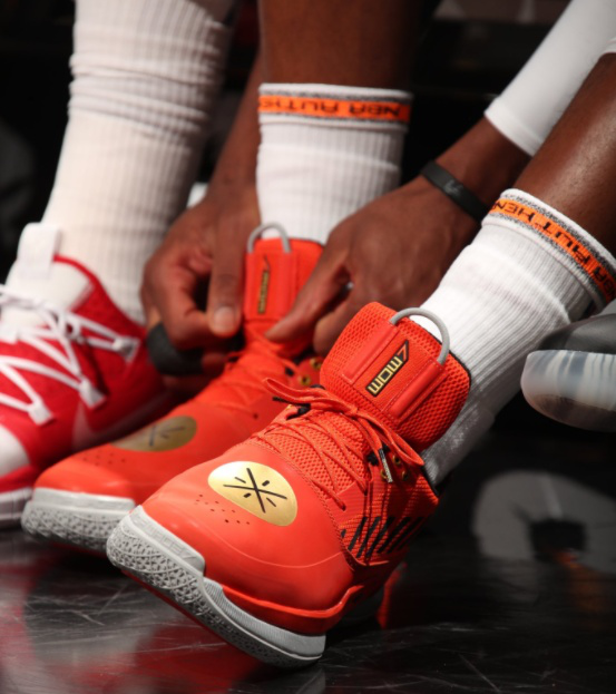 莫德里奇在对阵拉齐奥的比赛中踢满全场，Sofac...（莫德里奇战拉齐奥全场未下，表现出色）